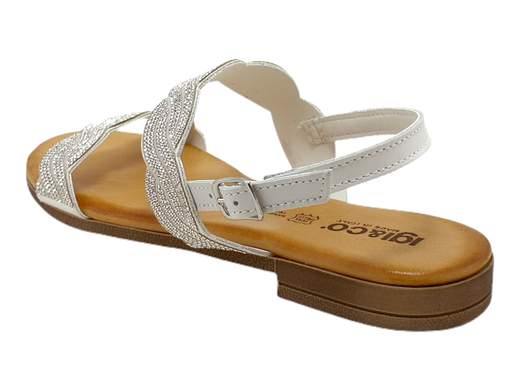 Scopri i Sandali Bassi Donna IGI&CO 5682544 Babila in pelle color latte con strass, comodi e chic, su Laporta Calzature. Acquista ora!<br /><br />I Sandali Bassi Donna IGI&CO 5682544 Babila, disponibili su Laporta Calzature, combinano eleganza e comfort in un design raffinato. <br />Realizzati in pelle color latte tempestata di strass, questi sandali offrono un tocco di brillantezza e stile a qualsiasi outfit. <br />Il comodo cinturino con fibbia e inserto elastico non visibile garantisce una calzata perfetta, mentre il sottopiede imbottito in memory foam rivestito in pelle assicura una comodità eccezionale. <br />Con un tacco basso di 1,5 cm, questi sandali sono ideali per un look casual e chic, perfetti da abbinare a un abito leggero o a un paio di jeans. <br />Orgogliosamente Made in Italy, rappresentano la qualità e l’artigianalità italiane. <br />Aggiungi un tocco di eleganza al tuo stile, acquista ora su Laporta Calzature!