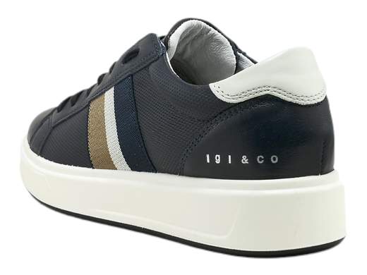 Scopri l'eleganza senza sforzo della sneaker da uomo Igi&Co Sten 3625911. Realizzata in pelle traforata blu, questa sneaker offre una chiusura classica con lacci o la praticità di uno slip-on grazie alla fascia elastica centrale. Il plantare imbottito in pelle garantisce comfort superiore, mentre il fondo platform da 3,5 cm conferisce uno stile unico. Un prodotto Made in Italy che unisce moda e qualità.