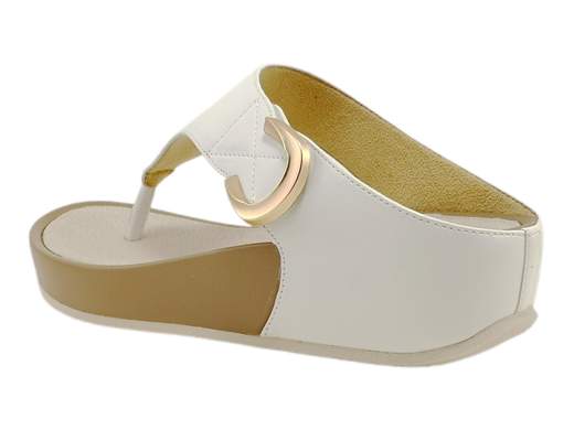 Scopri le Ciabatte Infradito Donna Grunland CI 2578 C9DIRA, in bianco o nero, leggere e comode, su Laporta Calzature. Acquista ora!<br /><br />Le Ciabatte Infradito Donna Grunland CI 2578 C9DIRA, disponibili su Laporta Calzature, sono perfette per chi cerca comfort e leggerezza per tutto il giorno. <br />Disponibili in due versioni di colore, bianco e nero, queste ciabatte presentano una pratica regolazione a strappo che garantisce una calzata perfetta. <br />Il fondo zeppa di 4 cm in poliuretano è leggerissimo, offrendo un effetto ammortizzante che rende ogni passo piacevole e comodo. <br />Il morbido plantare in pelle aggiunge ulteriore comfort, rendendo queste ciabatte ideali per ogni situazione, sia in casa che all’aperto. <br />Aggiungi comfort e versatilità al tuo look, acquista ora su Laporta Calzature!