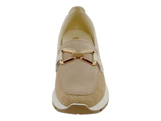 Mocassini donna IGI&CO Ermione 7659711 in camoscio biscotto con dettaglio dorato, plantare estraibile e suola ammortizzante. Scoprili su Laporta Calzature! <br /><br />Un classico senza tempo con un tocco di modernità! I mocassini IGI&CO Ermione 7659711 in morbida pelle scamosciata e tessuto stampato color biscotto regalano stile ed eleganza a ogni passo. <br />Il delicato accessorio dorato aggiunge un tocco raffinato, mentre il plantare imbottito estraibile (2 cm al tallone) assicura massimo comfort ed è sostituibile con uno correttivo. <br />Il fondo platform da 3,5 cm, leggero e ammortizzante, offre praticità e slancio senza rinunciare alla comodità. <br />Made in Italy, perfetti per ogni occasione! Li trovi su Laporta Calzature, ordinali ora!