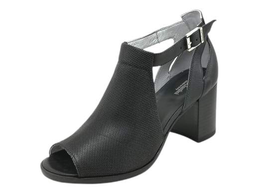 Tronchetto NeroGiardini E409760D: eleganza a tutta altezza!<br />Pelle micro forata, fodera interna, fibbia, sottopiede imbottito e tacco di 7 cm. Acquista subito!