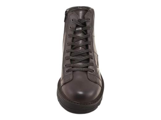 Anfibi uomo IGI&CO in vera pelle con lacci, zip laterale e fondo carrarmato. Comodi, flessibili e grintosi. Scopri su Laporta Calzature! Made in Italy. <br /><br />Gli anfibi IGI&CO 6612211 sono l’accessorio perfetto per affrontare l’inverno con stile e praticità. <br />Realizzati interamente in vera pelle, offrono comfort e durata, grazie al sottopiede imbottito estraibile che garantisce traspirabilità e igiene. <br />La doppia chiusura con lacci e zip laterale unisce funzionalità e design, mentre il fondo carrarmato in poliuretano, flessibile e ammortizzante, assicura stabilità anche nelle giornate più fredde. <br />Con un look combat ma raffinato, questi anfibi sono ideali per passare dal lavoro al tempo libero con grinta e versatilità. <br />Scoprili ora su Laporta Calzature e porta il Made in Italy ai tuoi piedi!