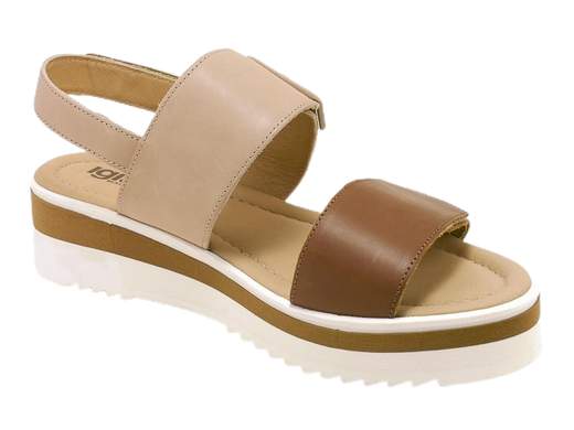 Eleva il tuo stile con questo sandalo zeppa da donna di Igi&Co 3686222. Realizzato in Italia con pelle di alta qualità, offre comfort e versatilità. Le due fasce bicolore regolabili con strappo e il cinturino posteriore con chiusura velcro garantiscono una calzata perfetta. Il sottopiede imbottito in pelle offre un comfort extra, mentre la zeppa di 4 cm in gomma ti permette di camminare con sicurezza. Aggiungi un tocco di eleganza made in Italy al tuo guardaroba con questo sandalo.