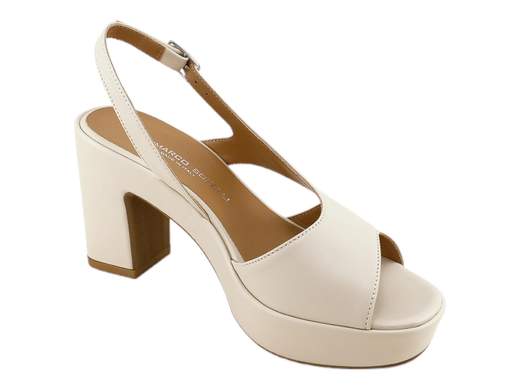 Sandalo elegante da donna in pelle color milk con tacco a blocco, plateau e cinturino alla caviglia per cerimonie.