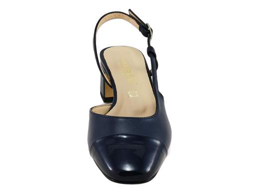 Décolleté bicolore Nacrée con tacco 4,5cm a blocco, cinturino regolabile e suola antiscivolo. Comfort classico e manifattura artigianale per cerimonie o ufficio.