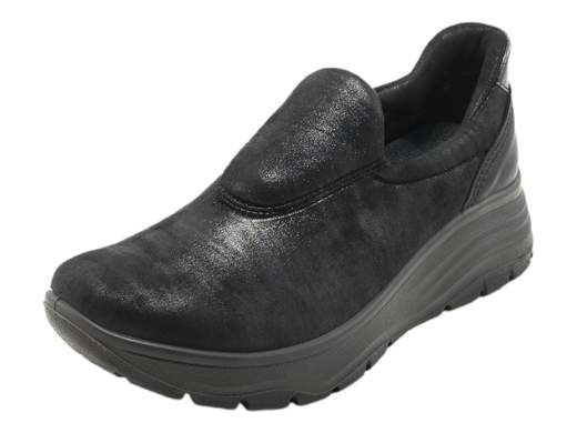 Scopri i Mocassini Donna ENVAL Soft 6776900 KIM in tessuto stretch EasyFIT con memory foam e fondo ammortizzante. Comodi e pratici su Laporta Calzature!<br /><br />I Mocassini Donna ENVAL Soft 6776900 KIM, disponibili su Laporta Calzature, sono pensati per chi cerca una calzata facile e confortevole. <br />Realizzati in tessuto stretch, questi slip-on EasyFIT si adattano come un guanto, garantendo il massimo del comfort e un look sempre impeccabile. <br />La fodera in tessuto elasticizzato offre una piacevole sensazione di imbottitura, e il sottopiede in memory foam estraibile coccola ogni passo. <br />Il fondo ginnico in poliuretano, leggero e ammortizzante, ti dà quel leggero slancio con i suoi 4,5 cm, perfetto per tutto il giorno. <br />Adatti per i piedi più esigenti e pratici, sono ideali per affrontare la giornata con stile e leggerezza. <br />Scegli la comodità senza compromessi, acquista ora su Laporta Calzature e regalati un comfort su misura!