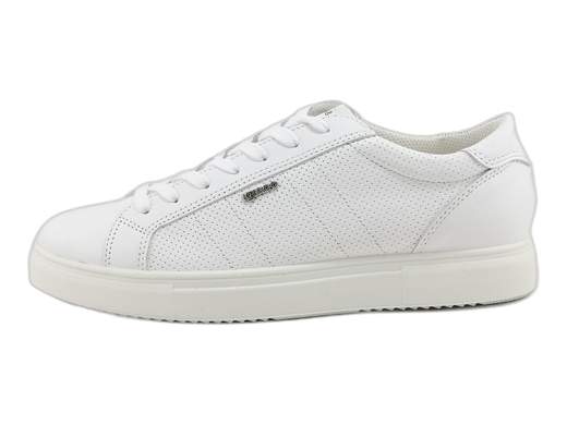 Sneakers IGI&CO in pelle microforata con memory foam: piedi freschi, look figo e comfort da urlo. Provale se osi il top!<br /><br />Sneakers uomo IGI&CO 7626922 Sacha, in pelle bianca microforata – perché anche i tuoi piedi meritano di respirare, e con stile! <br />La chiusura a 7 fori non è solo una questione di numeri, ma di adattabilità perfetta. <br />Foderate in tessuto tecnico super traspirante, capaci di fronteggiare anche le peggiori giornate da maratona cittadina. <br />E poi il top: sottopiede in memory foam, estraibile, igienico e talmente comodo che ti dimentichi di toglierle. <br />Fondo platform da 3 cm in poliuretano leggero per camminare sull’autostima.<br />Insomma, sono le sneakers che parlano chiaro: comfort, grinta e zero compromessi. Prendile prima che lo faccia qualcun altro!