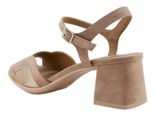 Sandalo elegante da donna in camoscio castoro Gianmarco Sorelli con tacco a blocco da 5 cm e inserto laminato rame per cerimonie e serate chic.