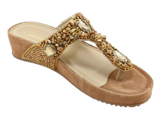 Infradito donna CINZIA Soft IT1032, decorate con pietre e corallini. Comode, estive e chic. Perfette per vacanze e tempo libero! Scopri ora.<br /><br />Le infradito che brillano di stile! Le CINZIA Soft IT1032 non sono semplici ciabatte: la tomaia, ricoperta da una miriade di pietre e corallini, è un invito a sfoggiare look estivi pieni di luce e personalità.<br /><br />Il sottopiede imbottito assicura comfort continuo, mentre la zeppa rivestita in gomma da 4,5 cm regala altezza e comodità senza rinunce. Una calzata facile e regolabile grazie allo strappo: pratiche e belle allo stesso tempo.<br /><br />Perfette per un outfit casual, sportivo o vacanziero, sono la scelta giusta per chi vuole unire comodità e un tocco glamour in ogni occasione estiva.<br /><br />Non lasciartele scappare: rendi scintillante ogni tuo passo con le CINZIA Soft IT1032!