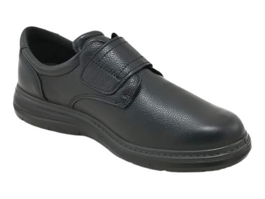 Eleva il tuo stile con il mocassino da uomo ENVAL Soft 6710200 Belfast. <br />Realizzato in pregiata e morbida pelle nappa nera, questo mocassino offre una calzata ampia e una regolazione comoda a strappo. <br />Il plantare estraibile Memory Foam in pelle assicura un comfort personalizzato per tutta la giornata. <br />La suola in poliuretano leggero, antiscivolo e ammortizzante, garantisce una passeggiata sicura e senza sforzo. <br />Scegli l'eccellenza Made in Italy per un tocco di classe ad ogni passo.