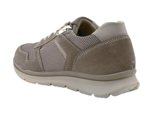 Acquista le sneakers uomo IGI&CO 5727622 Benthic su Laporta Calzature. Comode, traspiranti e pratiche, perfette per l'estate. Scopri di più e ordina ora.<br /><br />Le sneakers uomo IGI&CO 5727622 Benthic, disponibili su Laporta Calzature, sono un connubio perfetto di stile e funzionalità. <br />Realizzate in morbida pelle scamosciata e tessuto a rete, queste scarpe aggiungono un tocco di freschezza ai tuoi outfit estivi. <br />La fodera in tessuto tecnico traspirante garantisce comfort in ogni situazione, mentre la chiusura con lacci e zip laterale permette di indossarle facilmente senza dover slacciare le stringhe. <br />Il sottopiede imbottito estraibile in memory foam rivestito in pelle assicura traspirabilità, igiene e un comfort superiore. <br />La suola in gomma leggera e flessibile offre un supporto ottimale senza appesantire. <br />Prodotto in Italia, queste sneakers rappresentano l'eccellenza artigianale. Non perdere l'occasione di arricchire il tuo guardaroba estivo con un paio di scarpe che uniscono stile e praticità. <br />Ordina subito su Laporta Calzature e scopri il piacere di camminare con eleganza e comfort!