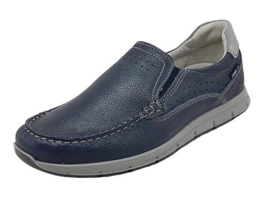 Eleva il tuo comfort e stile con il mocassino uomo ENVAL Soft 3710000. Realizzato in morbida nappa bottalata blu, offre una calzata comoda grazie al plantare in pelle Memory Foam estraibile. La suola in poliuretano Extra Flessibile garantisce una camminata senza sforzo. Questo mocassino Made in Italy unisce eleganza e praticità per un look impeccabile.