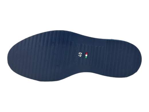 Mocassino NeroGiardini E400170U: comfort e stile unici per un look sofisticato!<br />Pelle scamosciata, fodera pelle, sottopiede DryGo estraibile, suola in gomma.