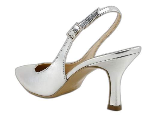 Décolleté slingback NACRÈE laminati, eleganti e comodi con tacco 7 cm e cinturino. Artigianali, Made in Italy. Scoprili subito!<br /><br />Décolleté slingback NACRÈE 2164M032: un tocco laminato e tanta classe ai tuoi passi. <br />Cinturino posteriore con fibbia per una calzata stabile, tacco a spillo di 7 cm che slancia con eleganza e sottopiede leggermente imbottito per accompagnarti con comfort anche nei momenti più lunghi (tipo quei discorsi infiniti ai matrimoni). <br />Suola con stampa antiscivolo per evitare passi falsi, e quel fascino artigianale 100% Made in Italy che fa sempre colpo. <br />Non perderti questo gioiellino: il tuo look elegante te lo sta già chiedendo!