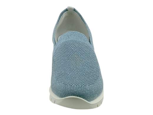 Scopri i Mocassini Donna IGI&CO 5660622 Ellen in tessuto color cielo puntinato argento, freschi e comodi, su Laporta Calzature. Acquista ora!<br /><br />I Mocassini Donna IGI&CO 5660622 Ellen, disponibili su Laporta Calzature, sono la scelta ideale per chi cerca comfort e freschezza durante le mezze stagioni e le giornate estive. <br />Realizzati in morbido tessuto color cielo puntinato argento, questi mocassini garantiscono traspirabilità e uno stile elegante. <br />La comoda zeppa sportiva di 3,5 cm offre stabilità e praticità, perfetta per affrontare la vita urbana con stile. <br />Il morbido sottopiede estraibile in pelle assicura comfort per tutto il giorno, rendendoli ideali per un utilizzo prolungato. <br />Made in Italy, questi mocassini rappresentano la qualità e la raffinatezza dell’artigianato italiano. <br />Non perdere l'occasione di aggiungere un tocco di eleganza al tuo look, acquista ora su Laporta Calzature!