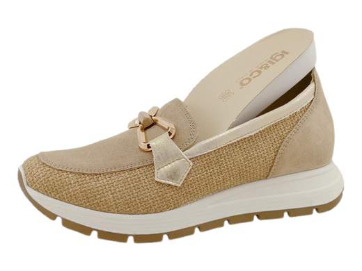 Mocassini donna IGI&CO Ermione 7659711 in camoscio biscotto con dettaglio dorato, plantare estraibile e suola ammortizzante. Scoprili su Laporta Calzature! <br /><br />Un classico senza tempo con un tocco di modernità! I mocassini IGI&CO Ermione 7659711 in morbida pelle scamosciata e tessuto stampato color biscotto regalano stile ed eleganza a ogni passo. <br />Il delicato accessorio dorato aggiunge un tocco raffinato, mentre il plantare imbottito estraibile (2 cm al tallone) assicura massimo comfort ed è sostituibile con uno correttivo. <br />Il fondo platform da 3,5 cm, leggero e ammortizzante, offre praticità e slancio senza rinunciare alla comodità. <br />Made in Italy, perfetti per ogni occasione! Li trovi su Laporta Calzature, ordinali ora!