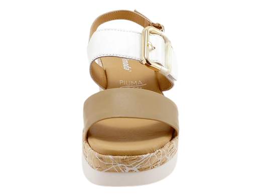 Sandali zeppa Susimoda 2465/25 con fascia regolabile e sottopiede PIUMA Gel. Comodi, leggeri e perfetti per ogni giornata. Scoprili subito!<br /><br />Cerchi dei sandali che dicano “comodità” già dal primo passo? I Susimoda 2465/25 ti capiscono al volo: due fasce in pelle, una regolabile con strappo e maxi fibbia decorativa (giusto per darsi un tono), per un’estate senza compromessi.<br /><br />Il vero protagonista? Il sottopiede in pelle PIUMA Gel, ultra imbottito e pensato per coccolare i piedi anche nelle giornate più lunghe. Camminare non è mai stato così piacevole.<br /><br />La zeppa bicolore da 5,5 cm è leggera e stabile, con un battistrada antiscivolo che ti fa sentire sicura in ogni passo, dal marciapiede alla passeggiata sul lungomare.<br /><br />Ideali per outfit giornalieri, momenti di relax o gite fuori porta. Insomma, quando la comodità è d’obbligo, loro sono la risposta.<br /><br />Lavorazione artigianale Made in Italy.<br />Provali ora: i tuoi piedi non vorranno più altro!