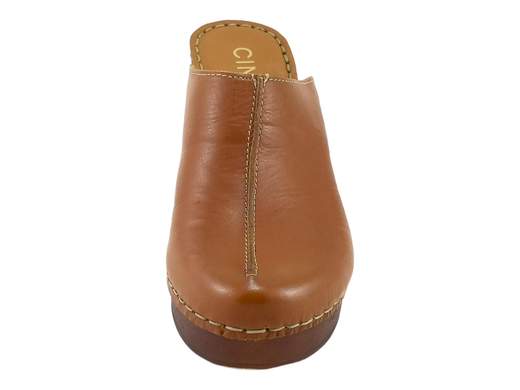 Sabot da donna stile olandese senza cinturino con tacco comodo, plateau leggerissimo e sottopiede imbottito per il massimo benessere.