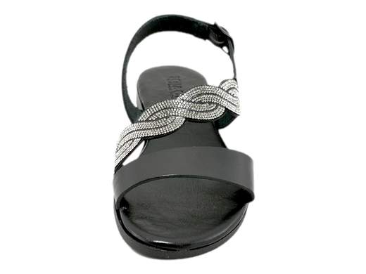 Scopri i Sandali Bassi Donna IGI&CO 5682600 Babila in pelle nera con strass, comodi e stilosi, su Laporta Calzature. Acquista ora!<br /><br />I Sandali Bassi Donna IGI&CO 5682600 Babila, disponibili su Laporta Calzature, offrono un perfetto equilibrio tra stile e comfort. <br />Realizzati in pelle nera con una fascia traversale impreziosita da intrecci di strass, questi sandali aggiungono un tocco di eleganza e originalità al tuo look. <br />Il comodo cinturino con fibbia e inserto elastico non visibile garantisce una calzata sicura, mentre il sottopiede imbottito in memory foam e rivestito in pelle offre un comfort eccezionale per tutto il giorno. <br />Il tacco basso di 1,5 cm e la suola leggera e flessibile rendono questi sandali ideali per un look sofisticato sia in città che in vacanza. <br />Orgogliosamente Made in Italy, rappresentano la qualità e l'artigianalità italiane. <br />Aggiungi un tocco di classe al tuo stile, acquista ora su Laporta Calzature!