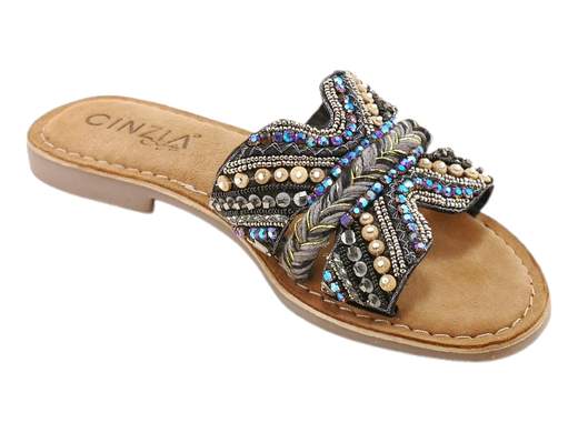 Ciabatte basse donna CINZIA Soft IT1042 con pietre e strass. Comode, brillanti e grintose, perfette per l’estate. Scopri subito il tuo paio!<br /><br />Brillare senza rinunciare al comfort? Con le CINZIA Soft IT1042 ci riesci al primo passo. La fascia, ricoperta da corallini, pietre e strass, aggiunge un tocco di luce e grinta al tuo outfit estivo.<br /><br />Il sottopiede imbottito coccola il piede a ogni camminata, mentre il fondo basso con tacco da 1,5 cm in gomma antiscivolo garantisce stabilità e comodità assoluta.<br /><br />Perfette con look casual, sportivi o da vacanza, sono le ciabatte ideali per accompagnarti ovunque con stile e praticità.<br /><br />Non aspettare: rendi indimenticabile la tua estate con le CINZIA Soft IT1042!
