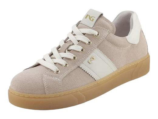 Scarpa sportiva donna NeroGiardini in pelle scamosciata color femme con suola platform miele e plantare traspirante memory foam per un comfort urbano superiore.