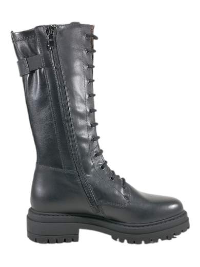 Stivali anfibi NeroGiardini in pelle e tessuto tecnico, con suola carrarmato e tacco 4 cm. Grintosi e pratici, scopri su Laporta Calzature! Made in Italy. <br /><br />Gli stivali anfibi NeroGiardini I411840D uniscono stile e praticità per affrontare l'inverno con carattere! <br />Realizzati in pelle e tessuto tecnico elasticizzato sul gambale posteriore, garantiscono comfort e vestibilità perfetta. <br />Il sottopiede imbottito estraibile DryGo assicura traspirabilità e igiene ottimali, mentre la suola carrarmato con tacco di 4 cm aggiunge un tocco di grinta al tuo look. <br />L'accessorio metal brunito è il dettaglio che fa la differenza. <br />Perfetti per il lavoro o una serata con gli amici, senza temere il freddo. <br />Scoprili ora su Laporta Calzature e lasciati conquistare dal Made in Italy!