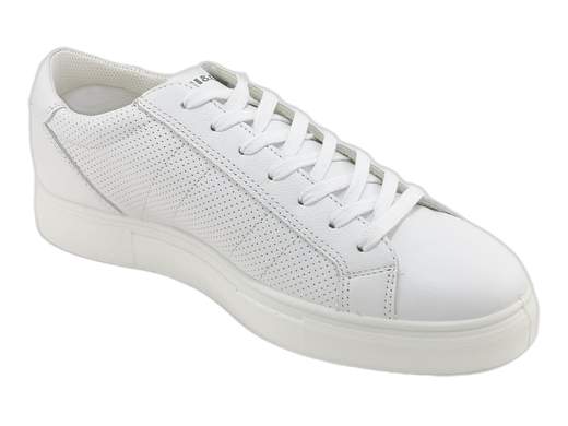 Sneakers IGI&CO in pelle microforata con memory foam: piedi freschi, look figo e comfort da urlo. Provale se osi il top!<br /><br />Sneakers uomo IGI&CO 7626922 Sacha, in pelle bianca microforata – perché anche i tuoi piedi meritano di respirare, e con stile! <br />La chiusura a 7 fori non è solo una questione di numeri, ma di adattabilità perfetta. <br />Foderate in tessuto tecnico super traspirante, capaci di fronteggiare anche le peggiori giornate da maratona cittadina. <br />E poi il top: sottopiede in memory foam, estraibile, igienico e talmente comodo che ti dimentichi di toglierle. <br />Fondo platform da 3 cm in poliuretano leggero per camminare sull’autostima.<br />Insomma, sono le sneakers che parlano chiaro: comfort, grinta e zero compromessi. Prendile prima che lo faccia qualcun altro!
