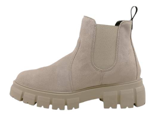 Stivaletti Chelsea IGI&CO donna in pelle scamosciata visone. Comodi, caldi e versatili con fondo carrarmato. Scopri su Laporta Calzature! Made in Italy. <br /><br />Quando il freddo chiama, gli stivaletti Chelsea IGI&CO 6664222 Soraya rispondono con stile! <br />Realizzati in pelle scamosciata color visone, con i tipici elastici laterali per una calzata facile e veloce, uniscono praticità e tendenza. <br />Il sottopiede imbottito estraibile e il fondo carrarmato leggero con tacco da 5 cm garantiscono comfort, stabilità e quel tocco di grinta in più. <br />Perfetti per ogni occasione, dal lavoro alle serate con gli amici, anche nelle giornate più fredde. <br />Scoprili ora su Laporta Calzature e porta il Made in Italy ai tuoi piedi. Clicca e acquista subito!