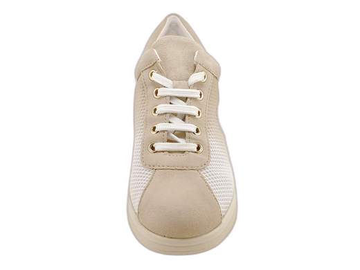 Sneakers CINZIA Soft in rete e camoscio con zeppa 5 cm, fresche e comode anche nelle giornate più calde. Comfort e stile assicurati!<br /><br />Le sneakers CINZIA Soft IV0923492 sono quelle alleate perfette per chi vuole freschezza, stile e una camminata da 10 e lode! <br />Realizzate in tessuto a rete con sfumature degradé e dettagli in camoscio, sono leggere come l’aria e pronte a regalarti comfort tutto il giorno. <br />Chiusura regolabile con lacci per una calzata perfetta e sottopiede in pelle, imbottito ed estraibile: igiene, traspirabilità e relax non vanno mai in vacanza! <br />Il fondo zeppa in gomma leggera da 5 cm ti regala altezza senza sacrifici. Ideali per ogni occasione, anche nelle giornate più bollenti. <br />Con CINZIA Soft si va sul sicuro… ma con stile!