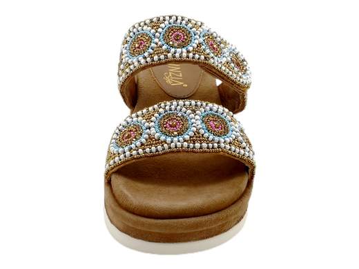Scopri le Ciabatte Donna CINZIA Soft IT1020 001 con fasce decorate e comfort imbattibile, su Laporta Calzature. Acquista ora!<br /><br />Le Ciabatte Donna CINZIA Soft IT1020 001, disponibili su Laporta Calzature, combinano stile e comfort in un design unico. <br />Realizzate con due fasce decorate con perline multicolore, queste ciabatte offrono un tocco di eleganza e originalità. La prima fascia è regolabile a strappo, permettendo una calzata personalizzata e sicura. <br />Il sottopiede imbottito assicura un comfort eccezionale e stabilità durante l'uso quotidiano, mentre il fondo platform di 3,5 cm, rivestito in tinta, garantisce una comoda elevazione. <br />Perfette per chi cerca un mix di praticità e stile, queste ciabatte sono ideali per ogni occasione casual. <br />Non perdere l'occasione di aggiungere un tocco di eleganza al tuo look estivo, acquista ora su Laporta Calzature!