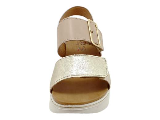 Scopri i Sandali Donna ENVAL Soft 5793633 Sharon in pelle bicolore con fasce regolabili, comodi e flessibili, su Laporta Calzature. Acquista ora!<br /><br />I Sandali Donna ENVAL Soft 5793633 Sharon, disponibili su Laporta Calzature, offrono un perfetto equilibrio tra eleganza e comfort. <br />Realizzati in pelle bicolore, questi sandali sono dotati di due fasce regolabili a strappo che permettono una calzata comoda e personalizzata per ogni piede. <br />Il fondo zeppa di 4 cm è leggero e flessibile, garantendo agilità e supporto ottimali. Il sottopiede morbido in pelle offre un comfort eccezionale e una stabilità duratura, ideale per un uso prolungato. <br />Orgogliosamente Made in Italy, questi sandali rappresentano la qualità e lo stile italiani. <br />Non perdere l'opportunità di aggiungere un tocco di classe al tuo guardaroba, acquista ora su Laporta Calzature!