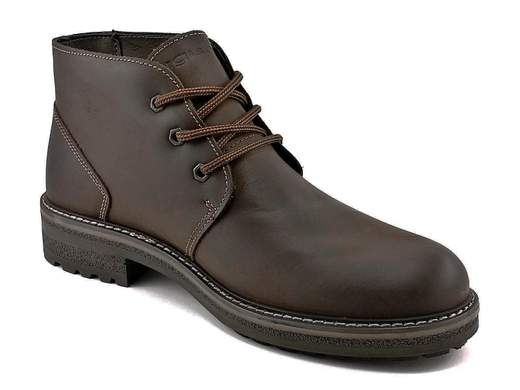 Stivaletti uomo impermeabili in nabuk con GORE-TEX, caldi e traspiranti. Comfort elevato, ideali per pioggia, lavoro e inverno.<br /><br />Questi stivaletti da uomo uniscono l’estetica pulita delle Desert Boot a una struttura tecnica pensata per affrontare l’inverno e le condizioni climatiche più difficili. La tomaia in nabuk ingrassato color Testa di Moro respinge l’acqua, mentre la fodera in GORE-TEX garantisce impermeabilità totale lasciando il piede asciutto e traspirante per tutta la giornata.<br /><br />La calzata è comoda e ben bilanciata, ideale per un utilizzo prolungato. La soletta in pelle imbottita ed estraibile migliora il comfort e la traspirazione, mentre la suola in poliuretano isolante e leggera, con leggero carrarmato e tacco di 3 cm, assicura stabilità, ammortizzazione e protezione dal freddo.<br /><br />Esteticamente sembrano eleganti polacchine casual, ma dentro nascondono l’anima di un vero anfibio: perfette per pioggia, freddo, lavoro quotidiano e uscite serali, senza rinunciare allo stile. Un modello versatile, robusto e raffinato, pensato per chi vuole comfort e affidabilità in ogni situazione.<br /><br />Made in Italy