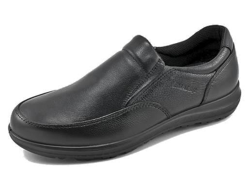 Mocassini uomo in pelle nappa nera, leggeri e ammortizzati. Comfort elevato, ideali per ufficio e uso quotidiano prolungato.<br /><br />Questi mocassini da uomo sono pensati per chi cerca massimo comfort, leggerezza e versatilità in un’unica calzatura. La tomaia è realizzata in morbida pelle nappa bottalata nera, piacevole al tatto e capace di adattarsi naturalmente alla forma del piede. La fodera in tessuto tecnico traspirante favorisce la corretta gestione del calore, mantenendo il piede asciutto anche dopo molte ore di utilizzo.<br /><br />La calzata è estremamente confortevole grazie alla soletta estraibile e traspirante in pelle memory foam, che assorbe gli impatti e sostiene il piede durante la camminata. Il doppio elastico ai lati del collo facilita la calzata e garantisce una tenuta stabile senza costrizioni.<br /><br />Il fondo platform in poliuretano da 3 cm assicura leggerezza, flessibilità e ammortizzazione, rendendo questi mocassini ideali per lunghe camminate, giornate di lavoro e utilizzo quotidiano prolungato. Uno stile pulito e funzionale, perfetto per l’ufficio e il tempo libero, con il valore aggiunto della qualità artigianale italiana.<br /><br />Una scelta ideale per chi desidera una scarpa pratica, elegante e confortevole da indossare ogni giorno.