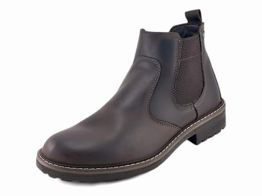 Stivaletti uomo impermeabili in nabuk con GORE-TEX, caldi e traspiranti, ideali per inverno, pioggia e uso quotidiano.<br /><br />Questi stivaletti da uomo uniscono l’eleganza pulita di un Chelsea alla funzionalità tecnica di un anfibio invernale, risultando estremamente versatili e affidabili. La tomaia è realizzata in nabuk ingrassato color Testa di Moro, trattato per respingere l’acqua, mentre la fodera in GORE-TEX garantisce una protezione totale dall’umidità: l’acqua non entra, ma il piede resta asciutto e traspirante anche dopo molte ore.<br /><br />Esternamente presentano il classico elastico laterale, ma sono arricchiti da una zip interna che rende la calzata più rapida e pratica, senza compromettere la linea elegante. La soletta in pelle imbottita, estraibile e traspirante migliora ulteriormente il comfort, offrendo sostegno e benessere continuo durante l’uso quotidiano.<br /><br />Il fondo in poliuretano isolante, leggero e flessibile, è dotato di un leggero carrarmato e di un tacco da 3 cm, studiato per garantire stabilità e sicurezza anche su superfici bagnate o scivolose. La calzata è comoda e bilanciata, ideale per affrontare inverno, pioggia e giornate fredde senza rinunciare allo stile.<br /><br />Un Chelsea solo all’apparenza, ma con anima tecnica e spirito urbano, perfetto per il lavoro, gli spostamenti quotidiani e le uscite serali. Sceglilo se cerchi uno stivaletto elegante, impermeabile e pronto a tutto.