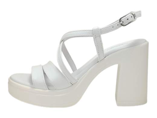 Sandali NeroGiardini con tacco a blocco 9,5 cm e plateau: eleganti, comodi e Made in Italy. Perfetti dal giorno alla sera!<br /><br />I sandali donna NeroGiardini E513660D sono la risposta fashion a tutte le indecisioni del tipo “e oggi cosa mi metto?”. Con il loro stile elegante ma con quel twist sportivo, questi sandali con tacco alto a blocco sono il compromesso ideale tra glamour e comfort.<br /><br />La tomaia in pelle incrociata avvolge il piede con classe, mentre la fibbia regolabile ti garantisce una calzata personalizzata (niente scivoloni imbarazzanti!). Il sottopiede imbottito in pelle è una vera coccola, anche quando li indossi dalla mattina fino all’aperitivo.<br />E grazie al tacco a blocco da 9,5 cm con plateau da 2,5 cm, puoi stare su alti livelli… senza soffrire!<br /><br />Perfetti come sandali da cerimonia, per un look da ufficio sofisticato, o per le tue serate estive più trendy.<br />E ovviamente, 100% *Made in Italy*.<br /><br />Indossali e lascia che parlino loro: eleganza comoda e zero compromessi!