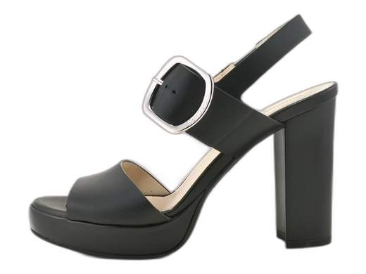 Sandali con tacco alto NeroGiardini: 10 cm di pura eleganza, comfort e stile Made in Italy. Per look irresistibili e gambe chilometriche!<br /><br />I sandali donna NeroGiardini E513354D con tacco alto sono l’upgrade glamour che mancava nella tua scarpiera. Due fasce eleganti, maxi fibbia in acciaio regolabile (per dominare il look e non solo) e una silhouette audace che non passa inosservata.<br />Realizzati interamente in pelle, con fodera in pelle e sottopiede imbottito per un comfort che dura tutta la giornata… o tutta la notte! Il tacco a blocco da 10 cm, abbinato a un plateau da 2 cm, ti regala altezza senza toglierti il sorriso dai piedi.<br />Perfetti per cerimonie, serate importanti o per dare un twist chic anche a un semplice jeans.<br />*Made in Italy*, perché il vero stile inizia dalle scarpe.<br />Hai già pensato all’outfit? Intanto, mettili nel carrello!