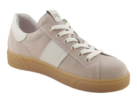 Scarpa sportiva donna NeroGiardini in pelle scamosciata color femme con suola platform miele e plantare traspirante memory foam per un comfort urbano superiore.