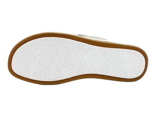 Rinnova il tuo stile estivo con l'elegante sandalo infradito da donna Susimoda 21210/6. Realizzato in pregiato Cordalux e rifinito con raffinati accessori strass, questo sandalo è un'ode alla femminilità. Il plantare Piuma Gel offre un comfort senza paragoni, grazie all'imbottitura indeformabile in pelle, garantendo una sensazione di piacevole morbidezza ad ogni passo. La zeppa in gomma da 3,5 cm fornisce il giusto supporto senza sacrificare lo stile. Scopri il lusso e l'artigianalità del made in Italy con Susimoda e goditi ogni momento con un tocco di eleganza ai tuoi piedi.