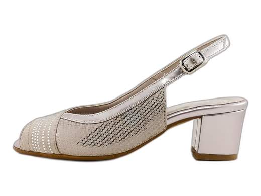 Sandali slingback CINZIA Soft MM295592 in camoscio lucido e vernice con strass, tacco a blocco 5 cm e suola antiscivolo. Eleganza e comfort Made in Italy! <br /><br />Eleganti, comodi e con quel tocco di luce che fa la differenza! <br />I sandali slingback CINZIA Soft MM295592 mixano camoscio lucido, vernice e strass per un look raffinato e versatile. <br />Il cinturino posteriore con fibbia assicura stabilità, mentre il sottopiede imbottito coccola ogni passo. <br />Il tacco a blocco da 5 cm è l’alleato perfetto per serate chic senza rinunciare al comfort. Suola antiscivolo per danzare in sicurezza ovunque. <br />Made in Italy, sinonimo di qualità e stile. Disponibili su Laporta Calzature… pronti a brillare con te!