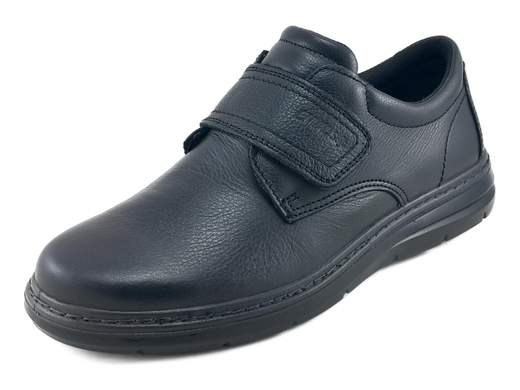 Scarpe basse comfort uomo con strappo, leggere e ammortizzate, ideali per camminare a lungo con praticità e comodità quotidiana.<br /><br />Queste scarpe basse da uomo sono progettate per offrire massimo comfort, praticità e leggerezza, ideali per un utilizzo quotidiano e prolungato. La tomaia è realizzata in morbida pelle nappa bottalata color nero, resistente ma estremamente flessibile, abbinata a una fodera in tessuto tecnico traspirante che aiuta a mantenere il piede asciutto anche dopo molte ore.<br /><br />La calzata è davvero comoda e accogliente grazie alla soletta estraibile e traspirante in pelle memory foam, che assicura ammortizzazione, supporto e benessere costante durante la camminata. La chiusura con strappo centrale rende la scarpa facile da indossare e regolare, garantendo una tenuta stabile e personalizzata, perfetta anche per chi cerca rapidità e semplicità senza rinunciare al comfort.<br /><br />Il fondo platform in poliuretano da 3 cm è leggero, flessibile e ammortizzante, pensato per ridurre l’affaticamento del piede e accompagnare con naturalezza anche lunghe camminate. Una scarpa pratica, affidabile e versatile, adatta al tempo libero, alle commissioni quotidiane e all’uso urbano, ideale per chi privilegia la comodità assoluta.<br /><br />Una scelta sicura per affrontare la giornata con comfort continuo, facilità di calzata e qualità Made in Italy. Scoprile ora e rendi più leggere tutte le tue giornate.