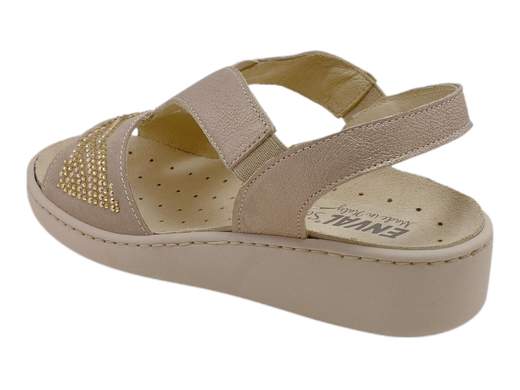 Scopri i Sandali Donna ENVAL Soft 5776922 in pelle metallizzata e camoscio con strass, comodi e flessibili, su Laporta Calzature. Acquista ora!<br /><br />I Sandali Donna ENVAL Soft 5776922, disponibili su Laporta Calzature, combinano eleganza e comfort, perfetti per essere indossati tutto il giorno. <br />La tomaia in pelle metallizzata e camoscio color champagne, arricchita da strass, offre un look luminoso e raffinato. <br />Il fondo platform di 4 cm in poliuretano leggero e flessibile garantisce un effetto ammortizzante per una camminata comoda e stabile. <br />Il morbido plantare estraibile in pelle può essere facilmente sostituito con un plantare personale. <br />Gli elastici centrale e laterali assicurano una calzata ottimale e un'ottima adattabilità al piede. <br />Made in Italy, questi sandali uniscono stile e qualità artigianale. <br />Scegli comfort e stile per le tue giornate, acquista ora su Laporta Calzature!
