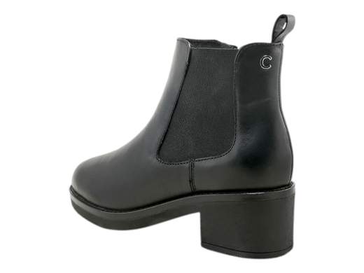 Scopri gli Stivaletti Donna CINZIA Soft IV9822319 in pelle stile Chelsea con zip laterale e tacco a blocco da 5 cm. Eleganti e comodi, acquistali ora! <br /><br />Gli Stivaletti Donna CINZIA Soft IV9822319, disponibili su Laporta Calzature, combinano il fascino intramontabile dello stile Chelsea con la praticità moderna. <br />Realizzati in pelle di qualità, presentano un elastico laterale che ne esalta il design classico e una pratica zip per una calzata semplice e veloce. <br />Il sottopiede imbottito in pelle garantisce un comfort ottimale, mentre la suola in gomma antiscivolo con tacco a blocco di 5 cm offre leggerezza e stabilità, ideali per affrontare la giornata senza rinunciare allo stile. <br />Perfetti per il lavoro o per una serata spensierata con gli amici. <br />Scegli comodità e raffinatezza: acquista ora su Laporta Calzature e completa il tuo outfit con un tocco di classe!