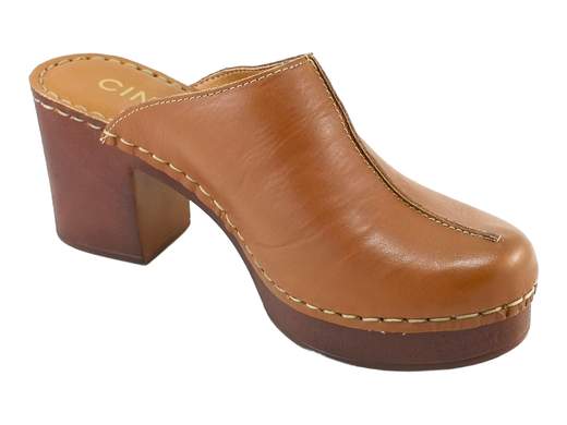 Sabot da donna stile olandese senza cinturino con tacco comodo, plateau leggerissimo e sottopiede imbottito per il massimo benessere.