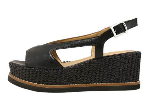 Scopri l'eleganza senza tempo del sandalo zeppa slingback da donna Gianmarco Sorelli 2157/Jil-Mg. Questo sandalo incanta con il suo design sofisticato. Realizzato interamente in pelle imbottita, offre comfort e stile ineguagliabili. Il cinturino posteriore aggiunge un tocco di classe. La zeppa di 6 cm, rivestita in rafia/cestino, dona altezza senza compromettere il comfort. La suola in micro leggero garantisce una camminata leggera. Questo sandalo è un capolavoro di eleganza e artigianato italiano, rappresentando il meglio dello stile. Sia che tu stia partecipando a un evento speciale o desideri aggiungere raffinatezza alla tua routine quotidiana, il sandalo Gianmarco Sorelli 2157/Jil-Mg è la scelta perfetta.