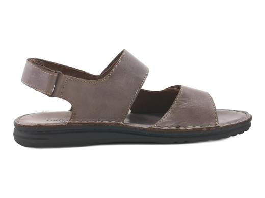 Sandali uomo Grunland in pelle con 3 strappi regolabili. Comodi, freschi e perfetti per l’estate. Comfort e stile dal lavoro al tempo libero.<br /><br />Quando il caldo chiama, i piedi vogliono respirare… ma senza rinunciare a stile e comodità. I sandali Grunland SA 1241 80LAPO sono la risposta elegante e funzionale per affrontare l’estate con passo leggero.<br /><br />Interamente realizzati in morbida pelle, sono dotati di ben tre regolazioni a strappo: sulla pianta, sul collo e dietro al tallone. Il risultato? Una calzata su misura, precisa e adattabile a qualsiasi piede (anche ai più esigenti).<br /><br />Il sottopiede RE-SOFT in pelle imbottita coccola ogni passo, mentre il fondo è leggero, flessibile e antiscivolo: ideale per le lunghe giornate tra ufficio, commissioni e relax al tramonto.<br /><br />Freschi, versatili e perfetti per ogni outfit estivo: dal lavoro alla vacanza, questi sandali sono pronti a seguirti ovunque con stile.