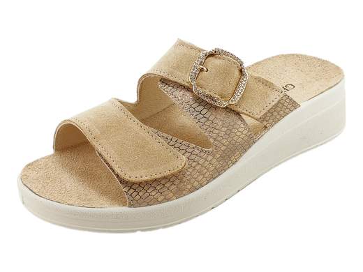 Ciabatte donna zeppa Grunland CE0464 DIDA in camoscio con plantare estraibile RE-SOFT. Comfort, stile e praticità con 4 cm di leggerezza.<br /><br />Ciabatte da donna Grunland CE0464: quando la comodità incontra un tocco di brillantezza. La tomaia in camoscio e stampa rettile, arricchita da fibbia dorata con strass, regala un look raffinato ma sempre pratico.<br /><br />Le due fasce regolabili a strappo ti permettono di avere la calzata che vuoi, senza compromessi. Il vero asso nella manica? Il plantare imbottito RE-SOFT in pelle, estraibile e sostituibile: comfort personalizzato a ogni passo.<br /><br />La zeppa in poliuretano da 4 cm è leggera, stabile e ammortizzante, perfetta per accompagnarti dalla passeggiata in città al relax in vacanza. Grunland pensa al tuo benessere senza rinunciare allo stile.<br /><br />Non lasciarle scappare: scegli le tue Grunland CE0464 e porta ai piedi comodità e charme tutti i giorni.