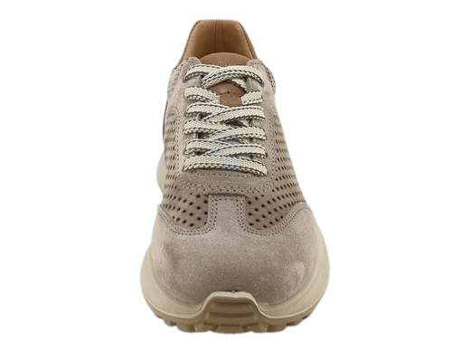 Sneakers uomo traspiranti in pelle scamosciata peltro e cuoio, comode e leggere per ogni look. Perfette dal lavoro all'aperitivo. Scoprile ora!<br /><br />Le Sneakers uomo IgI&CO 7634744 Saronno non sono solo scarpe: sono un manifesto di stile easy-chic. <br />Pelle scamosciata peltro con quel tocco cuoio che urla “classe discreta”, tomaia traforata e fodera in tessuto tecnico per dire addio al sudore anche nei giorni più caldi. <br />Il sottopiede in pelle è estraibile, imbottito e traspirante: comfort stellare e igiene al top. <br />Il fondo in poliuretano leggero da 3,5 cm? Ammortizzante, flessibile, pronto a seguirti dal lavoro al giro con gli amici senza battere suola. <br />E ovviamente, sono Made in Italy.<br />Non perderti la combo perfetta di eleganza informale e comfort tecnico: infilale e non vorrai più toglierle!