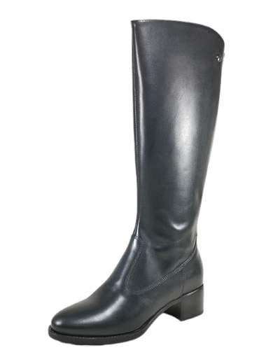 Stivali donna NeroGiardini in pelle con zip posteriore ed elastico al gambale. Tacco 4 cm e comfort DryGo. Eleganza e praticità su Laporta Calzature! <br /><br />Gli stivali NeroGiardini I117561D sono il perfetto mix di eleganza e funzionalità per affrontare l'inverno con stile. <br />Realizzati con tomaia e fodera in pelle di alta qualità, offrono un comfort imbattibile grazie al sottopiede imbottito estraibile DryGo, che assicura igiene e traspirabilità. <br />Il tacco a blocco da 4 cm dona un tocco raffinato senza rinunciare alla comodità, mentre l’inserto elastico lungo tutto il gambale posteriore, regolabile con zip, garantisce una calzata ottimale e pratica. <br />Ideali per un outfit elegante anche nelle giornate più fredde. Scoprili ora su Laporta Calzature e coccola i tuoi piedi con il Made in Italy!