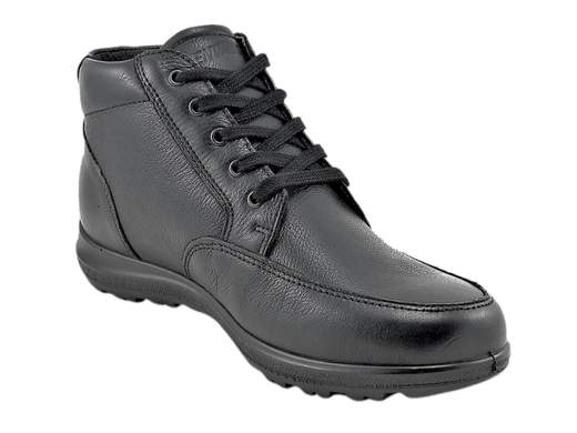 Stivaletti uomo in pelle nera leggeri e ammortizzati, ideali per inverno, ufficio e uso quotidiano prolungato. Comfort e praticità.<br /><br />Questi stivaletti da uomo sono pensati per chi cerca comfort quotidiano, praticità e stile urbano in un’unica calzatura. La tomaia è realizzata in morbida pelle nappa bottalata color nero, resistente e piacevole al tatto, ideale per affrontare la stagione invernale con eleganza sobria. La fodera in tessuto tecnico traspirante favorisce la corretta dispersione del calore, mantenendo il piede asciutto anche durante un utilizzo prolungato.<br /><br />La calzata risulta davvero comoda e confortevole grazie alla soletta estraibile e traspirante in pelle memory foam, che assicura un’ottima ammortizzazione e supporto durante la camminata. La doppia chiusura con lacci e zip laterale consente una regolazione precisa del volume del piede e una calzata rapida e pratica, perfetta per la vita quotidiana.<br /><br />Il fondo platform in poliuretano da 3 cm garantisce leggerezza, flessibilità e un efficace assorbimento degli urti, rendendo questi stivaletti adatti a lunghe camminate, giornate di lavoro intense e temperature rigide. Un modello versatile, ideale per un utilizzo pratico, casual e raffinato, perfetto anche per l’ufficio grazie alla sua estrema leggerezza e al comfort prolungato.<br /><br />Una scelta affidabile per affrontare l’inverno con stile, comodità e qualità italiana.