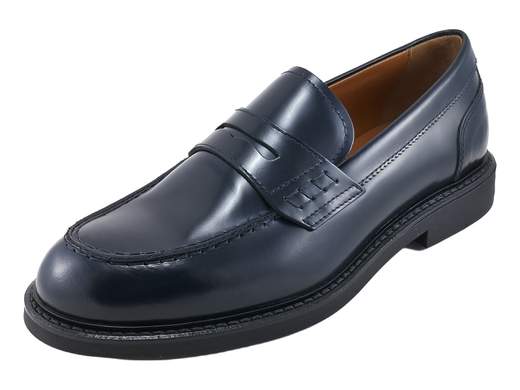 Elegante mocassino da uomo NeroGiardini in pelle semi lucida con suola in gomma e sottopiede imbottito, ideale per cerimonia e abbigliamento formale Made in Italy.